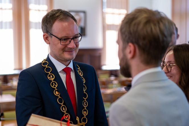 Zaprzysiężenie nowego prezydenta Zabrza. Kamil Żbikowski złożył ślubowanie i zwrócił się do mieszkańców