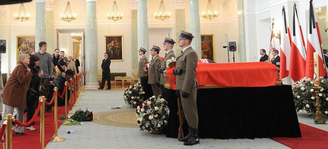 Trumny Lecha i Marii Kaczyńskich w Pałacu Prezydenckim 