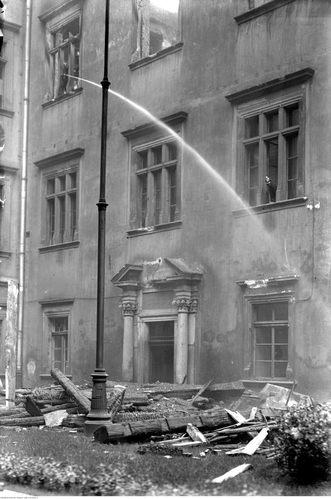 Pożar gmachu Magistratu mieszczącego się w Pałacu Wielopolskich w Krakowie