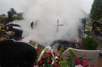 Niecodzienny pożar pod Olsztynem. Kwiaty i wieńce stanęły w płomieniach! [ZDJĘCIA]