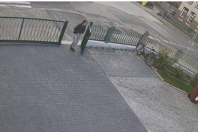 Policjanci wzywają złodzieja