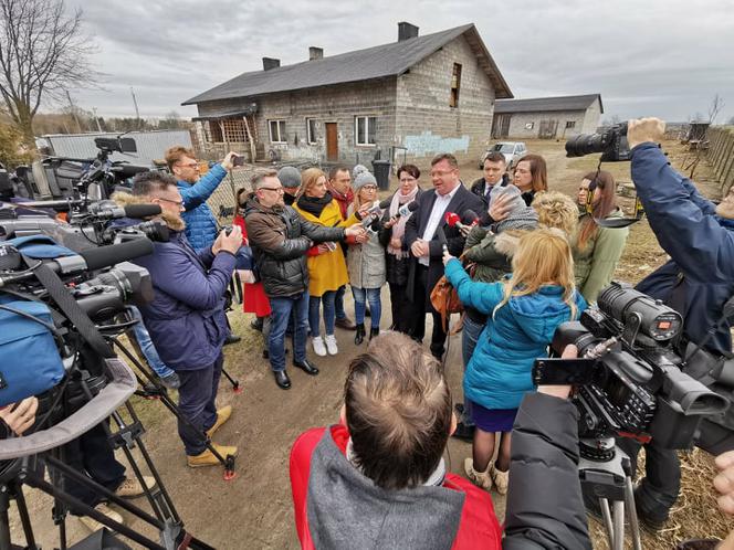 Wiceminister sprawiedliwości u rodziny w Wierzbicy: „Liczę na pewną refleksję ze strony sędziów”