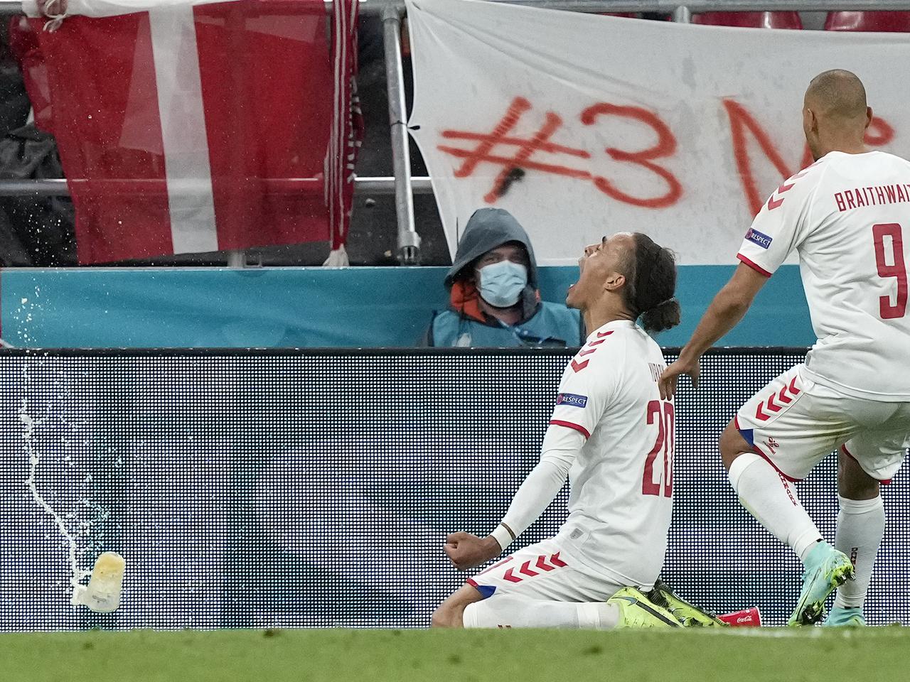 SKANDAL podczas meczu na Euro! Idiotyczne zachowanie kibiców, mogło dojść do groźnego wypadku