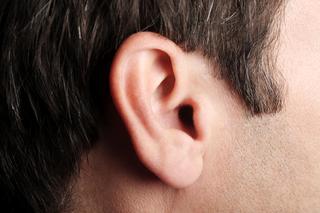 Ten znak na uchu to pierwszy objaw zawału. Nie lekceważ go