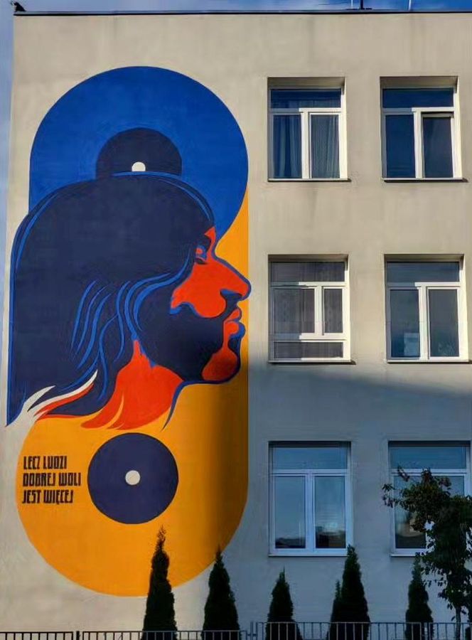 Nowy mural Czesława Niemena na murach Szkoły Podstawowej nr 168 na Saskiej Kępie