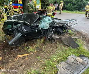 Szczałb: Audi roztrzaskało się na drzewie