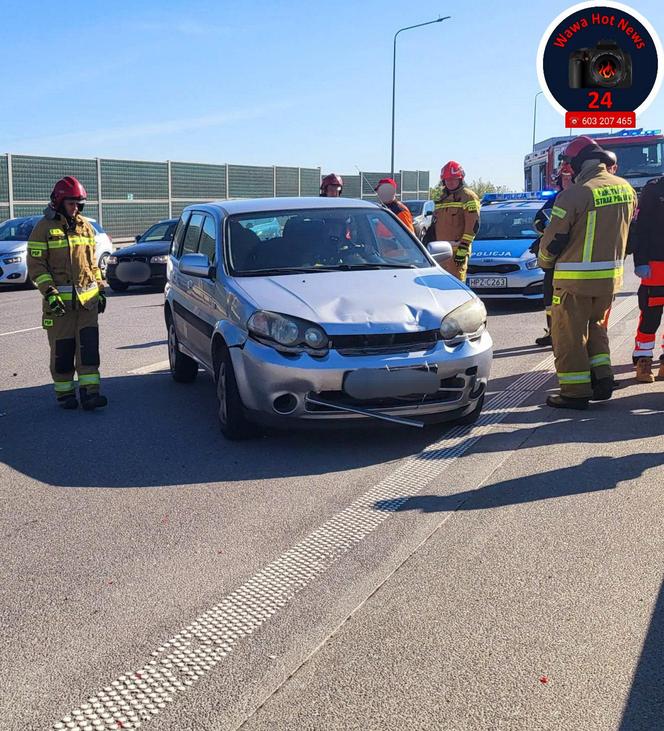  Gigantyczna kraksa pięciu samochodów na moście Południowym. Auto wjechało na dach drugiego!