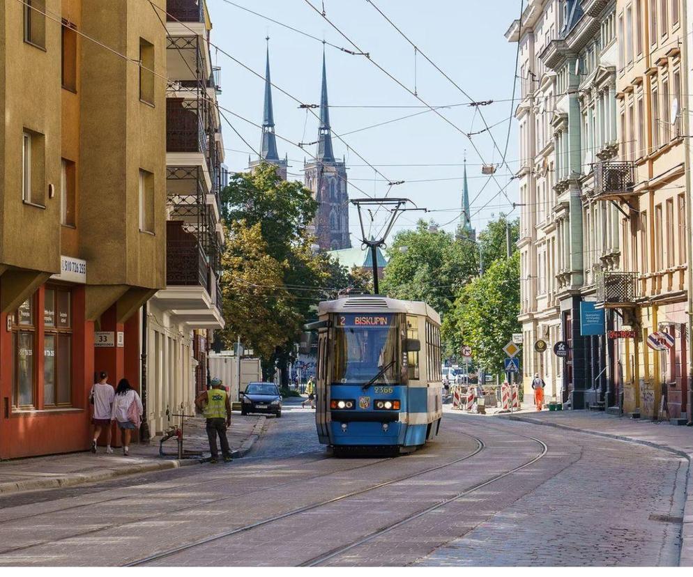 Tramwaje wróciły na ul. Szczytnicką we Wrocławiu. To nie koniec remontów