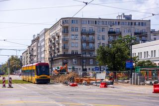 Budują tramwajowy „skrót” w Warszawie. Zobacz zdjęcia z prac na Rakowieckiej
