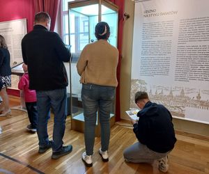 Trwa Noc Muzeów w Lesznie. Od wystawy o praniu i bieliźniarce, przez komiks po żużel