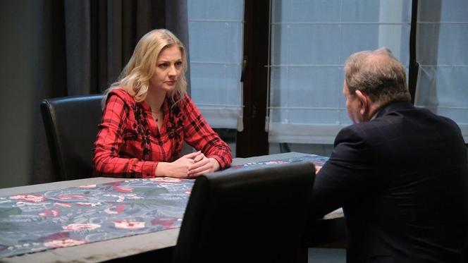 M jak miłość odc. 1721. Staszek Popławski (Sławomir Holland), Jagoda (Katarzyna Kołeczek)