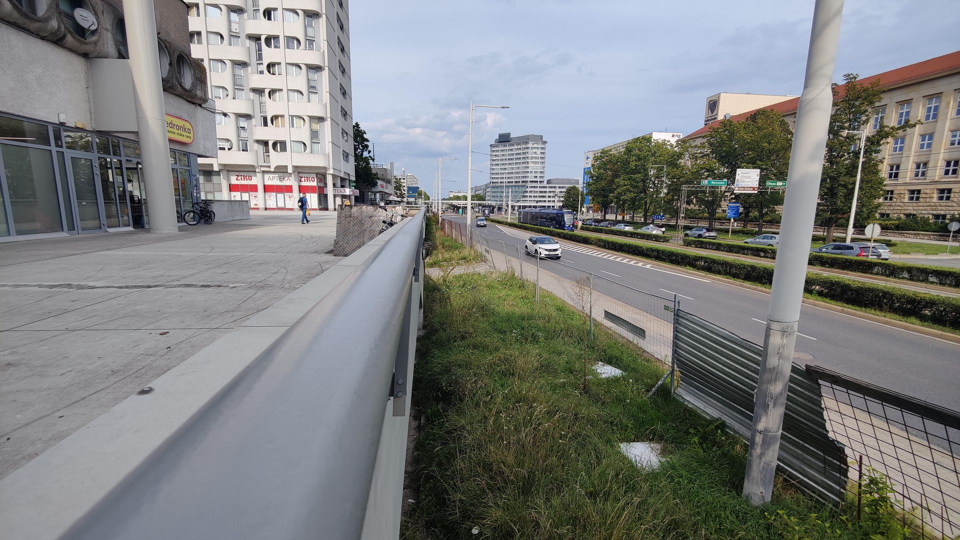 Remont esplanady przy Sedesowcach we Wrocławiu