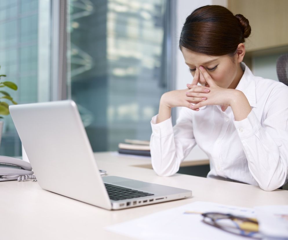 Toksyczna koleżanka z pracy może zmienić twoje życie w piekło. Nie daj się!