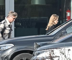 Agnieszka Kaczorowska siedzi i pachnie, a Rogacewicz wynosi śmieci i je kanapke poza autem... Fajna para?