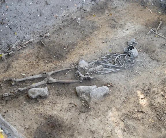 Sensacyjne odkrycie w Tumie. Archeolodzy odkopali groby sprzed tysiąca lat!