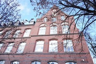 Budynek przy ul. Słowackiego z odnowioną elewacją