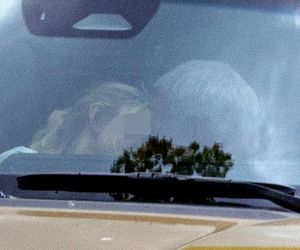 Tak Paweł Orleański całuje nieżonę!