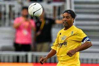 Legendarny piłkarz w ogromnych tarapatach. Policja ściga Ronaldinho. Poważne zarzuty