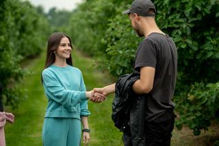 M jak miłość, odcinek 1678: Basia zostawi Dawida dla tajemniczego gościa Mostowiaków? Marynarz Rafał zrobi na córce Rogowskich duże wrażenie - ZDJĘCIA