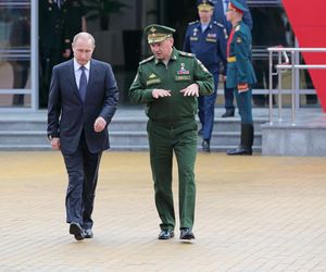  Zwrócili uwagę na ręce Putina. Zagadka rozwiązana?