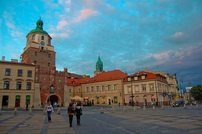 W tych miastach w Polsce zarabia się najwięcej! Dane cię zaskoczą!