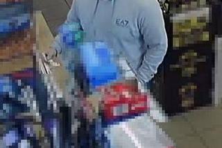 Nałogowy zdrapkowicz w oku kamery