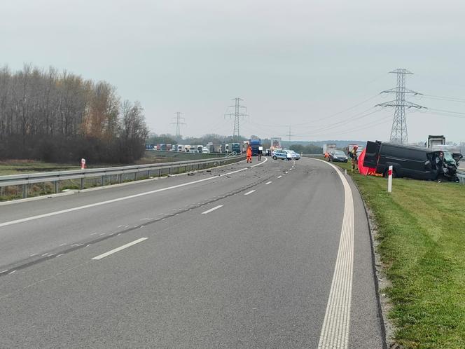 Jedna osoba nie żyje po wypadku na S5 między Kościanem a Czempiniem