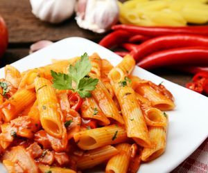 Penne z papryką i czosnkiem: obiad po włosku