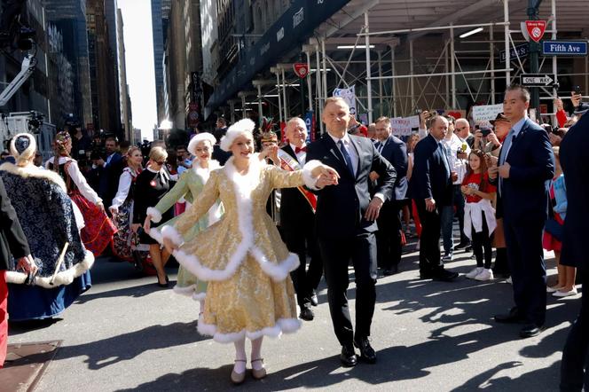 Prezydent Andrzej Duda na Paradzie Pułaskiego w Nowym Jorku. Tańczy poloneza!