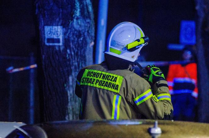 Śmiertelny wypadek w Nowogrodzie Bobrzańskim. Domniemany sprawca znaleziony półżywy w zaroślach [ZDJĘCIA]
