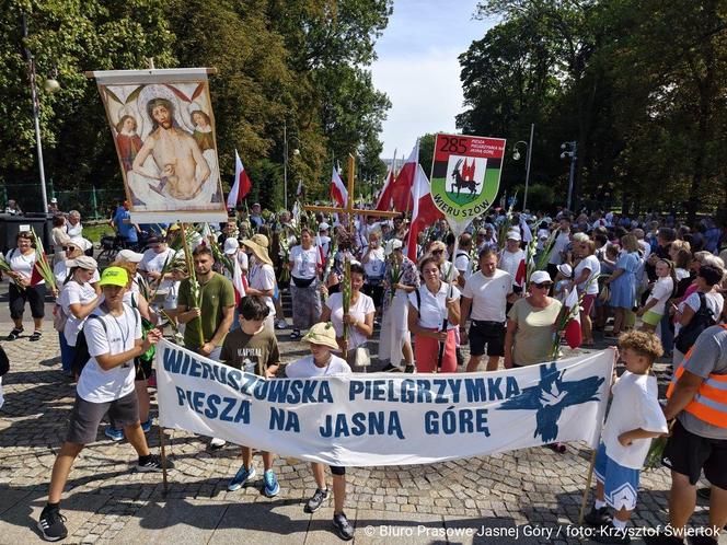 II szczyt pielgrzymkowy na Jasną Górę. Więcej pątników niż w zeszłym roku