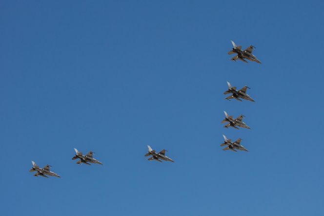 Rumunia wzmacnia swoje siły powietrzne. Trzy nowe F-16 z Norwegii docierają do kraju