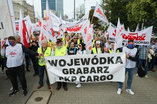 Masowe zwolnienia w PKP Cargo. Spółka chyli się ku upadkowi