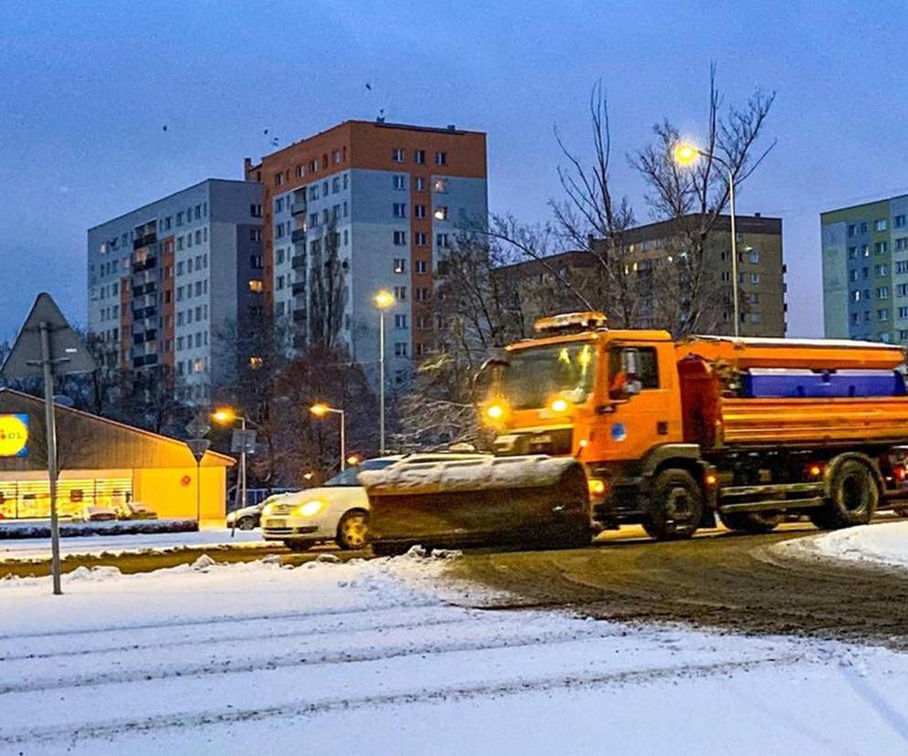 Pług MZUK Sosnowiec odśnieża miasto