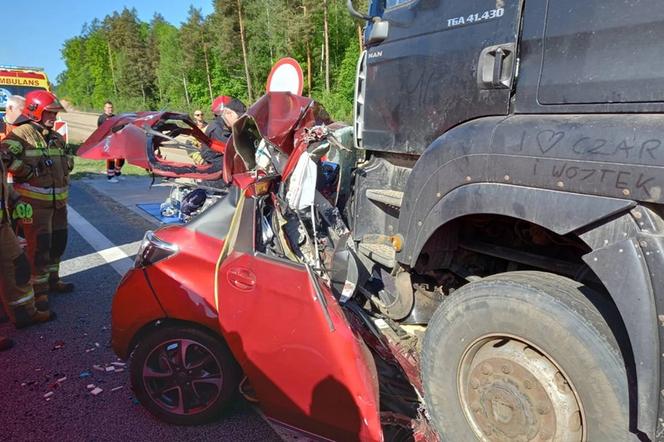 Śmiertelny wypadek na obwodnicy Słupska. Zginęły trzy osoby, w tym dziecko.