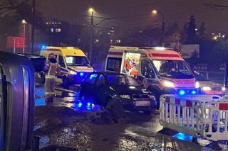 Dachowanie na Bielanach! Skoda huknęła w fiata, są ranni