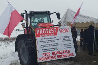 Rolnicy kontynuują protest​ w Hrubieszowie. Chcą zmian [ZDJĘCIA]