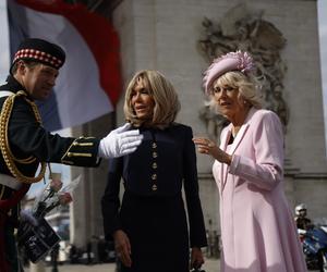 Emmanuel Macron zachwycony królową Camillą! Nie powstrzymał się od całusów