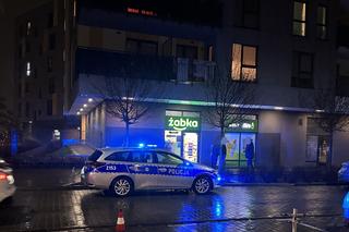 Masz trzy sekundy i będę strzelał. Seria napadów na Żabki na Białołęce