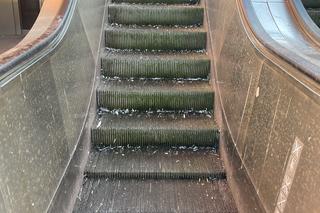 Unieruchomione schody na krakowskim dworcu. Czy w końcu zaczną działać?