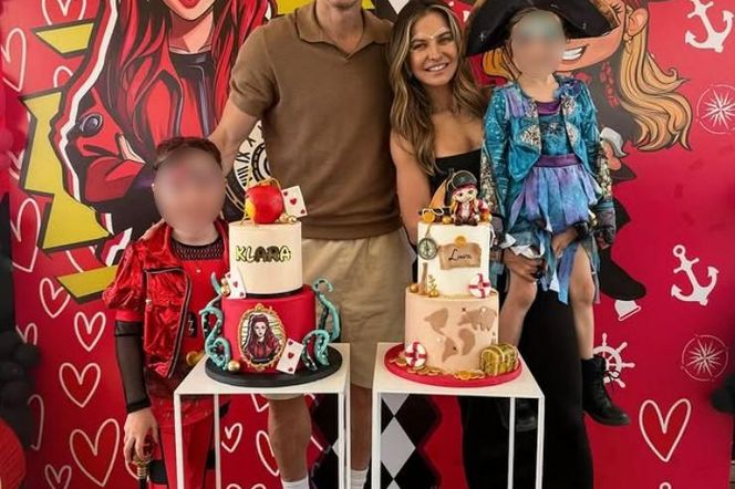 Robert i Anna Lewandowscy z córkami