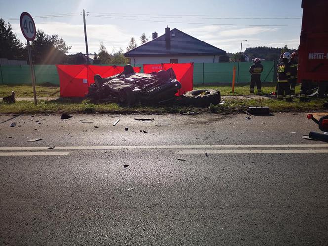 Koszmarne zderzenie osobówki z traktorem pod Bydgoszczą
