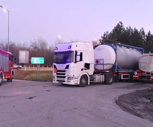 Na DK 50 nieszczelna cysterna przewoziła benzynę z Litwy na Ukrainę