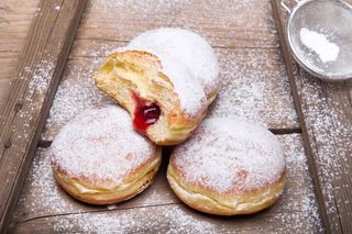 Pączki z ziemniakami? Tak, to możliwe! Siostra Anastazja ma dla Ciebie przepis na wyjątkowe pączki ziemniaczane