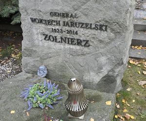 Grób Jaruzelskiego na Powązkach Wojskowych