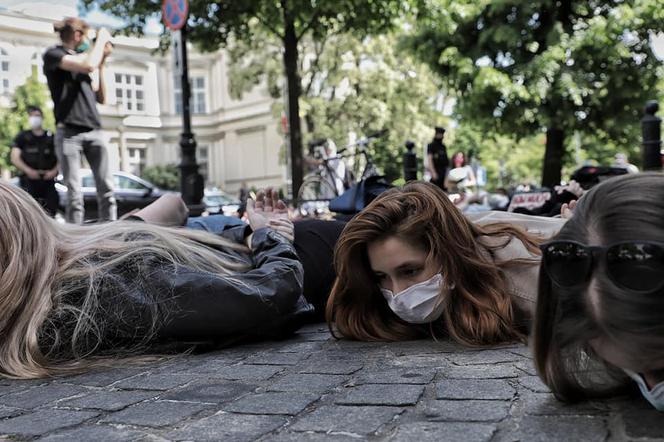 Protest pod ambasadą USA w Warszawie