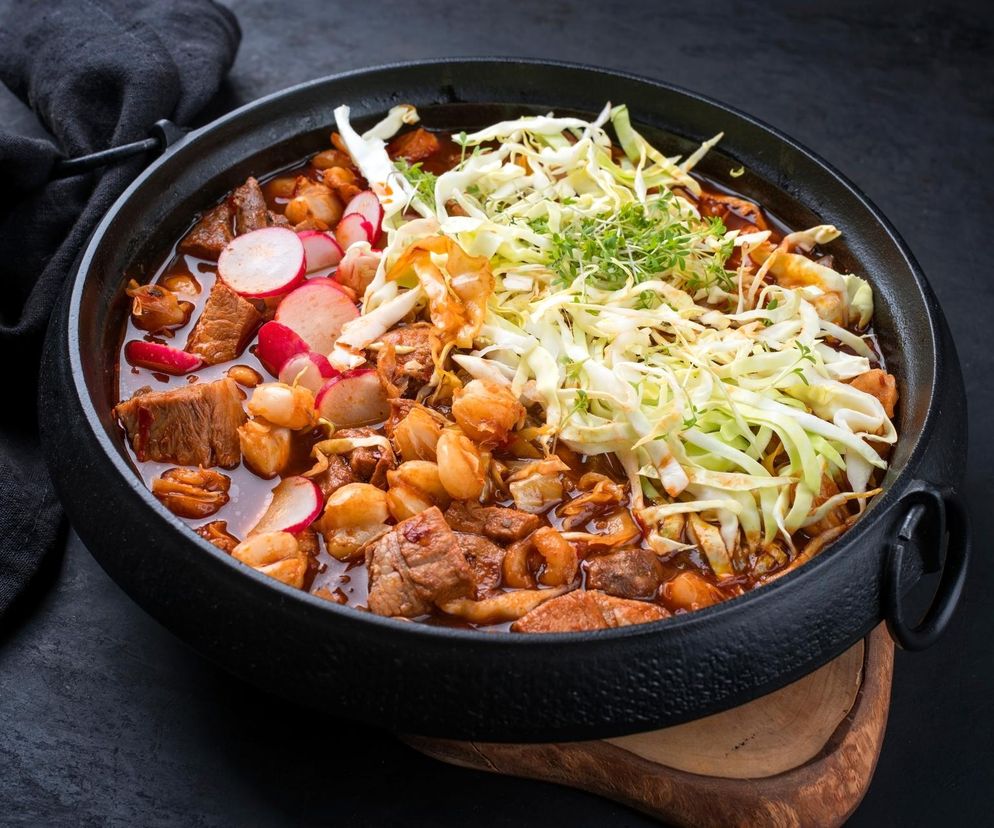 Przepis na zupę, która jest tradycją Meksyku. Pozole rojo przypadnie ci do gustu