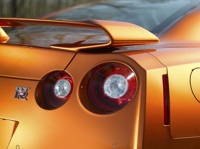 Nissan GT-R lifting 2017