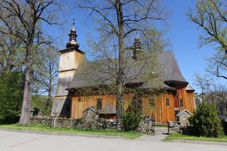To jedna z najpiękniejszych wsi w Małopolsce. Mieszkał w niej sławny alchemik 