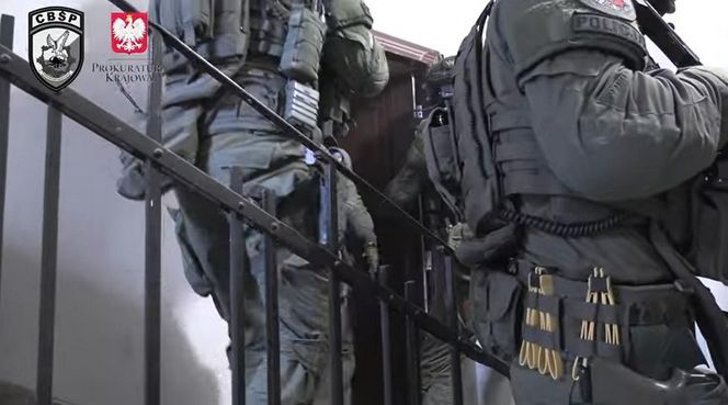 CBŚP rozbiło niebezpieczny gang z PIaseczna. 13 osób zatrzymanych